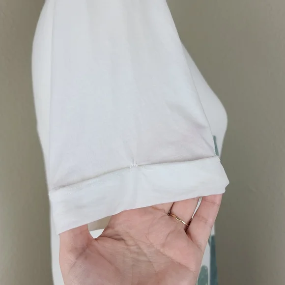 Lululemon high low t-shirt Size 4 white and green cactus short sleeve v-neckline - Picture 7 of 12